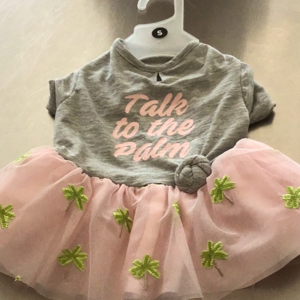 Doggy Dress, never worn. Talk to the Palm, hole for leash.